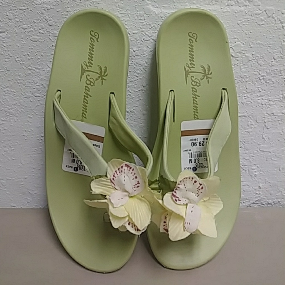 NWT Tommy Bahama flowered flip flops sz 8M